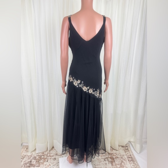 R&M Richards Elegant Black Floral Embroidered & Beaded Dress Size 8P - Picture 6 of 16